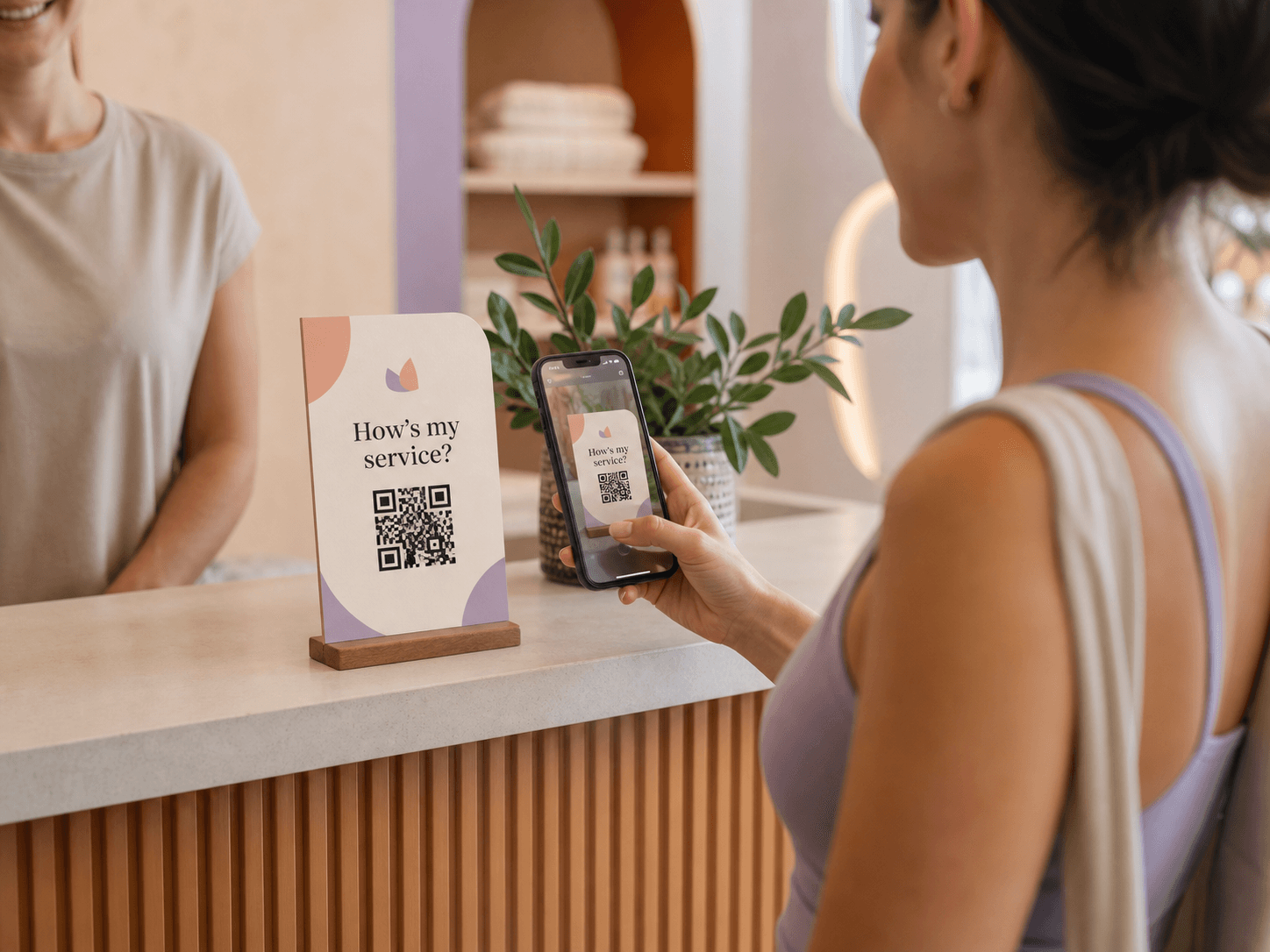 Client scannant une affiche de service Aplauso